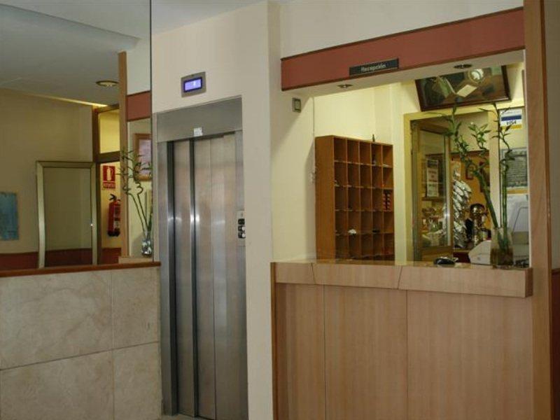 Hostal Liste Station ア・コルーニャ エクステリア 写真