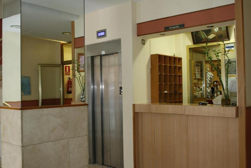 Hostal Liste Station ア・コルーニャ エクステリア 写真